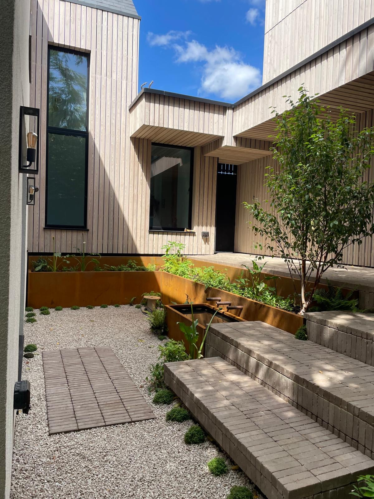 Corten steel: transforming small urban gardens with style and function