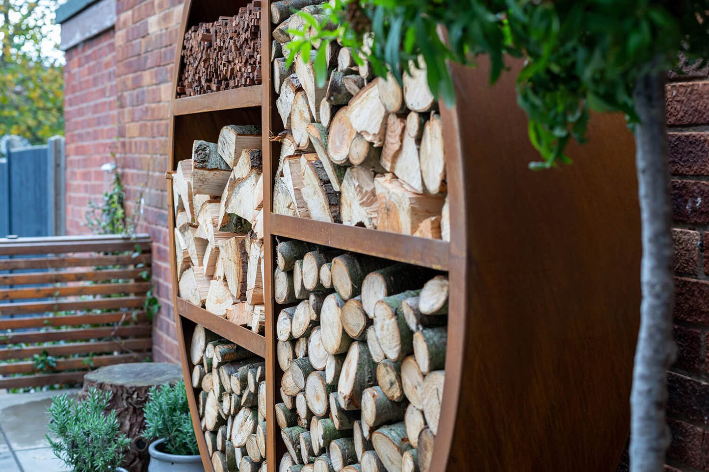 Oakham Log Store - Arthur Francis Sculpture